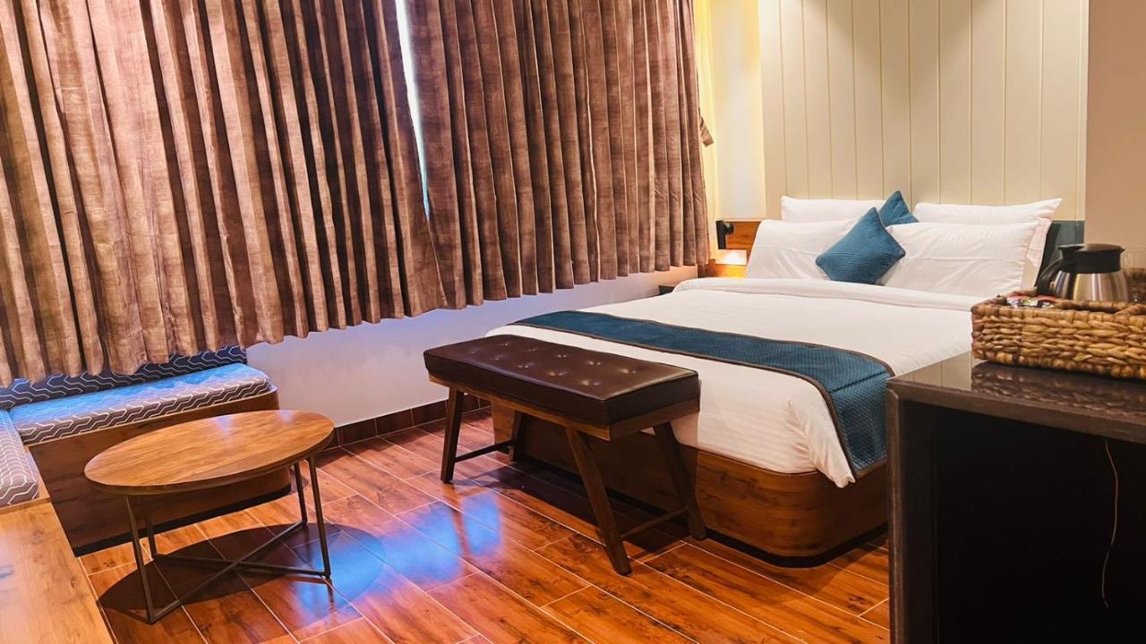 The Convoy Hotel Дибругар Екстериор снимка