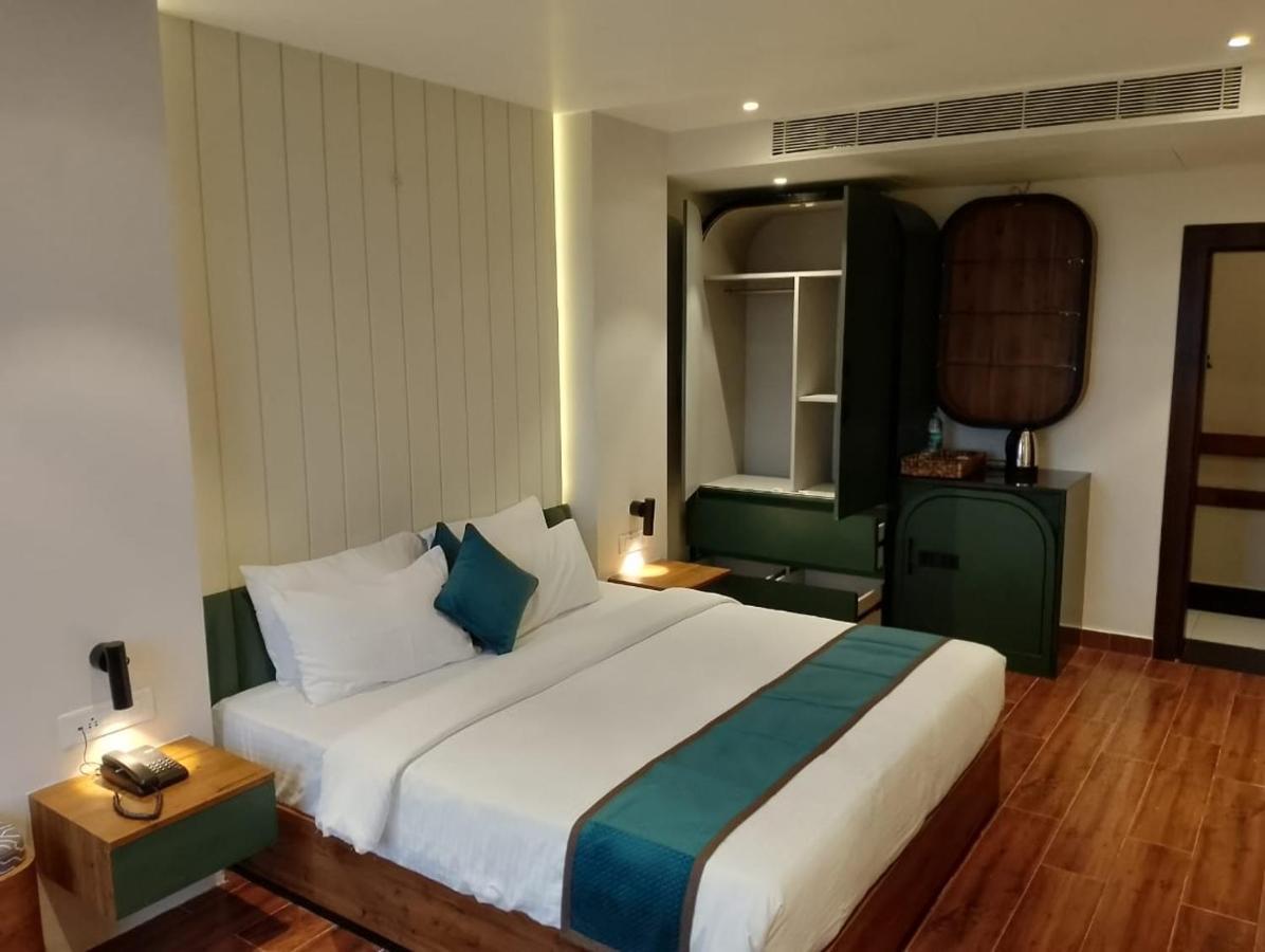 The Convoy Hotel Дибругар Екстериор снимка