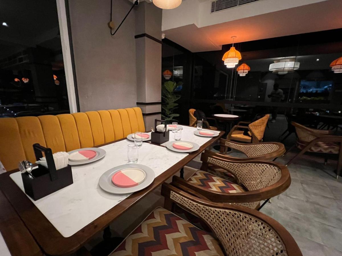 The Convoy Hotel Дибругар Екстериор снимка
