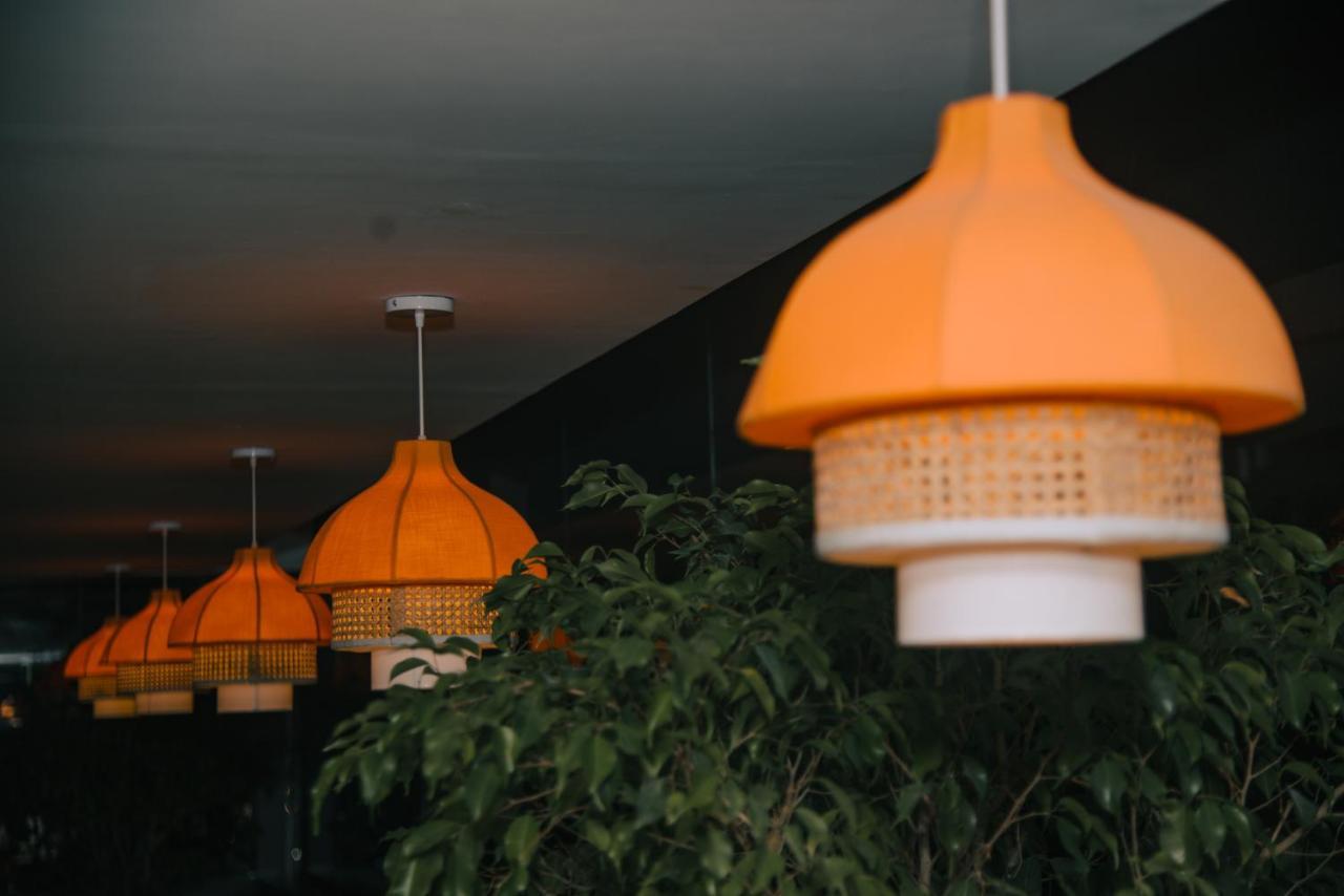 The Convoy Hotel Дибругар Екстериор снимка