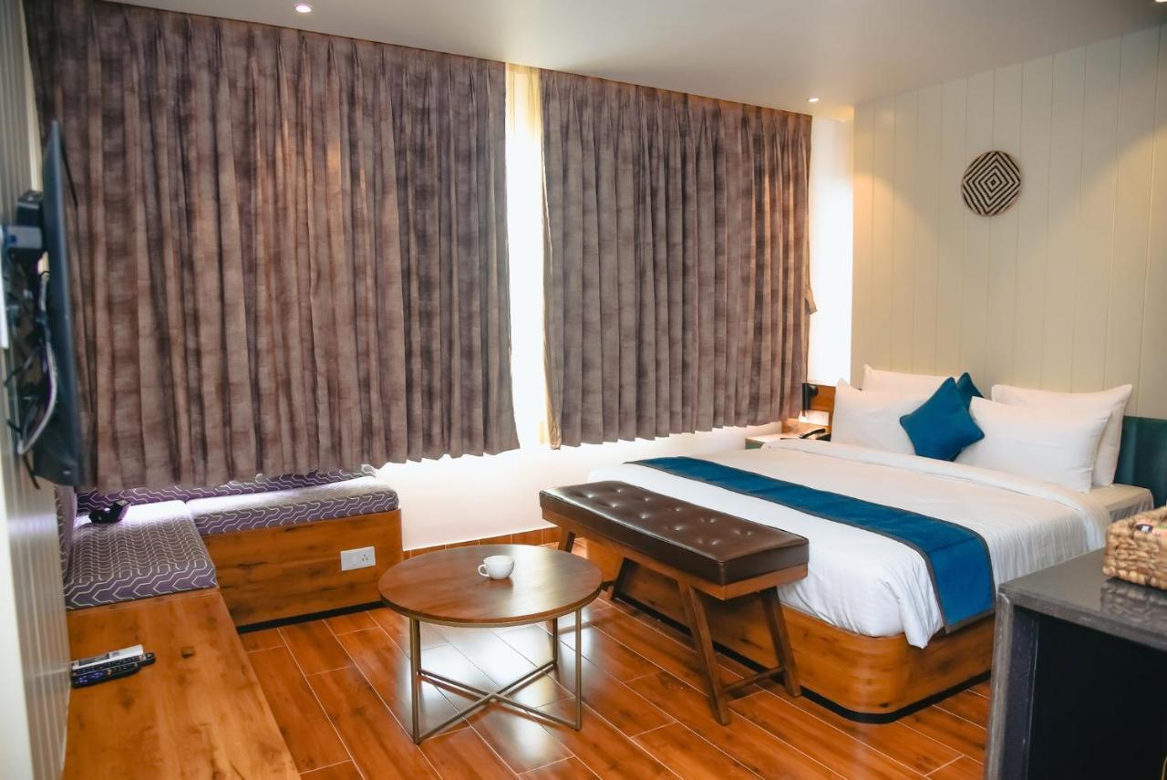 The Convoy Hotel Дибругар Екстериор снимка