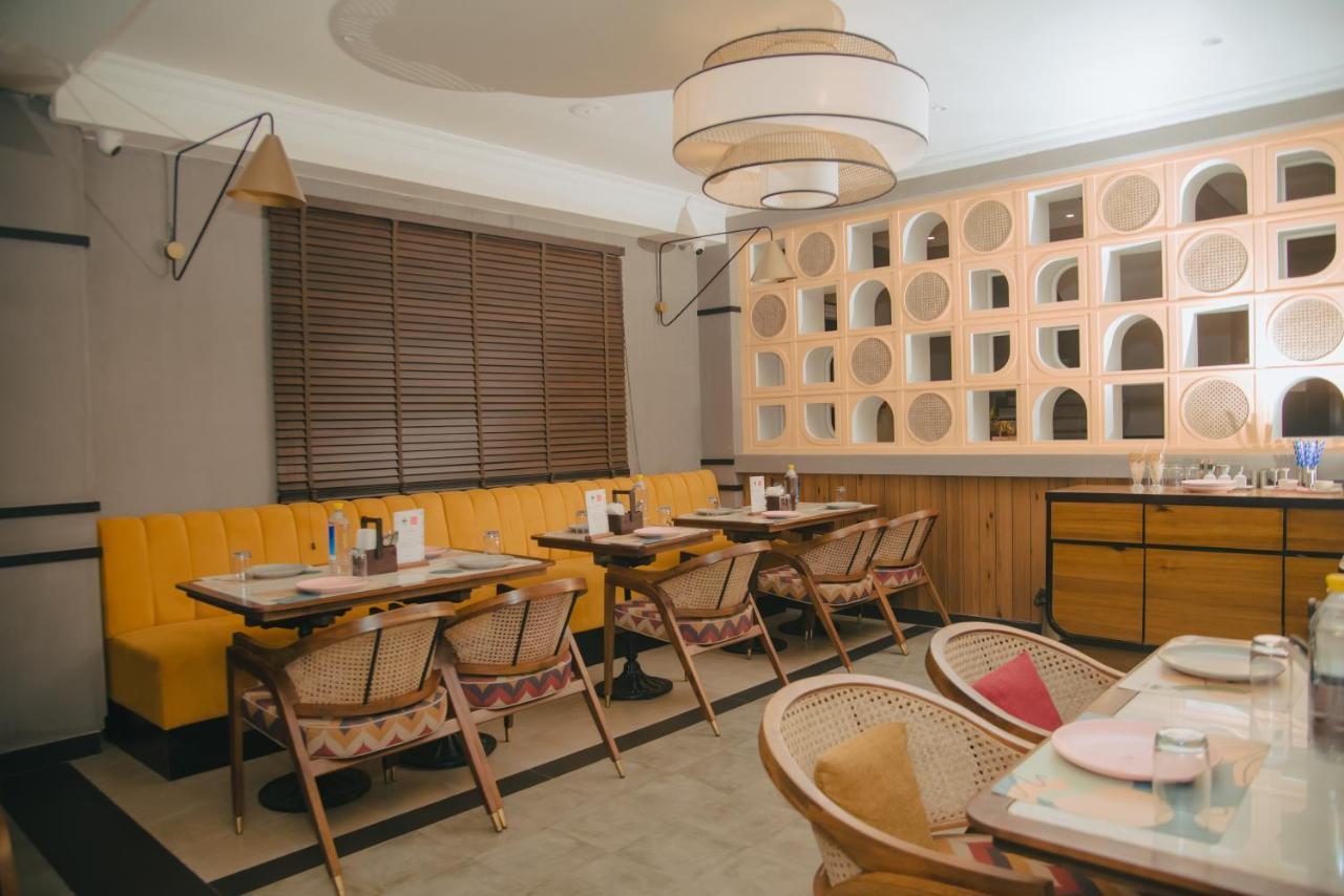 The Convoy Hotel Дибругар Екстериор снимка