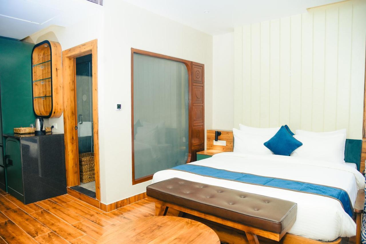 The Convoy Hotel Дибругар Екстериор снимка