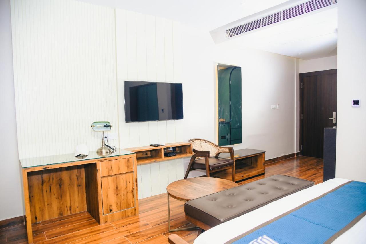 The Convoy Hotel Дибругар Екстериор снимка