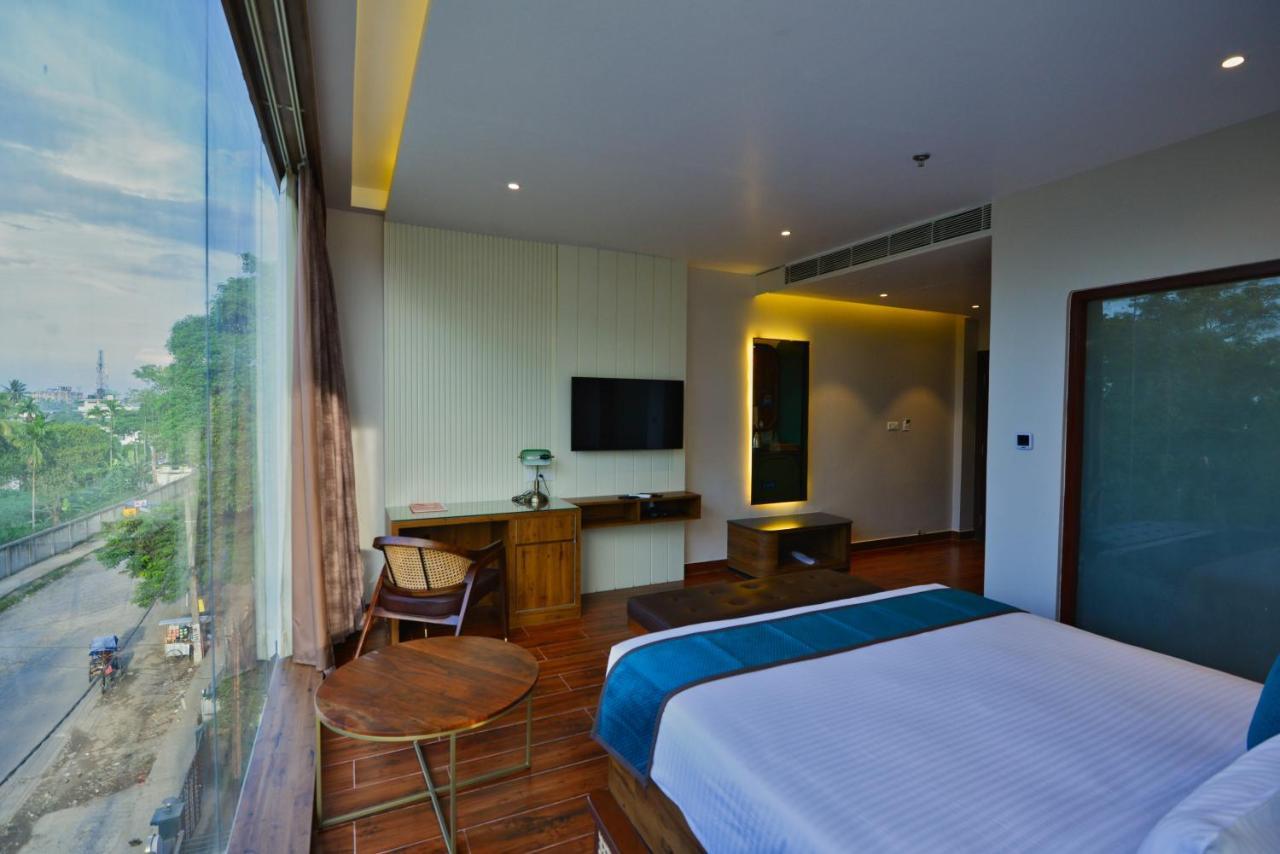 The Convoy Hotel Дибругар Екстериор снимка