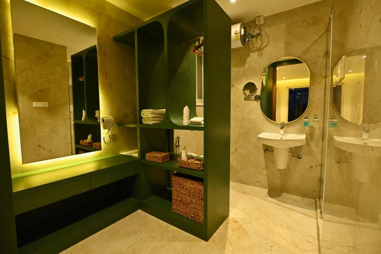 The Convoy Hotel Дибругар Екстериор снимка
