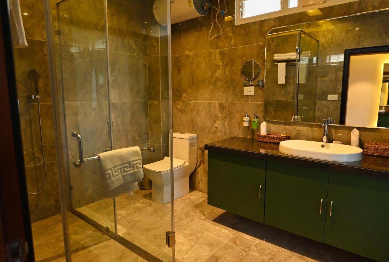 The Convoy Hotel Дибругар Екстериор снимка