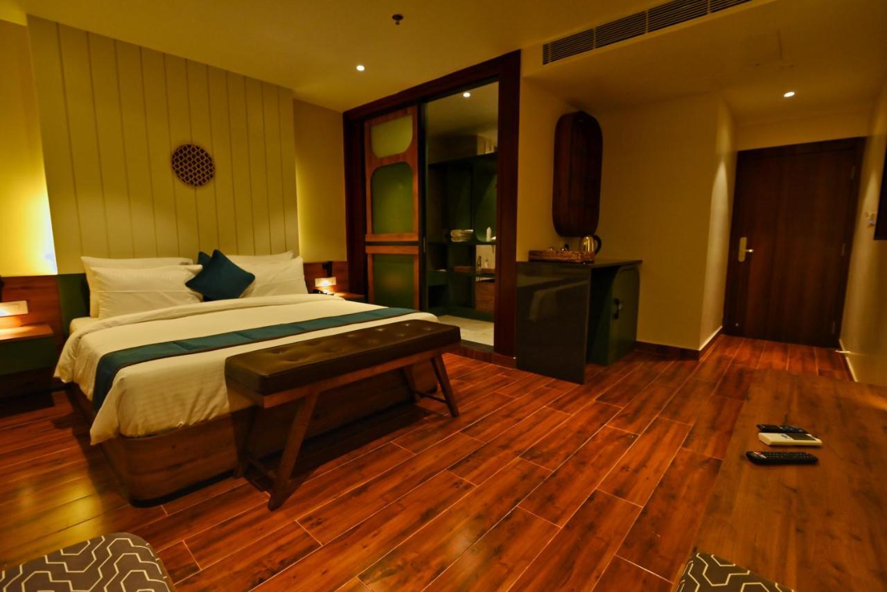 The Convoy Hotel Дибругар Екстериор снимка